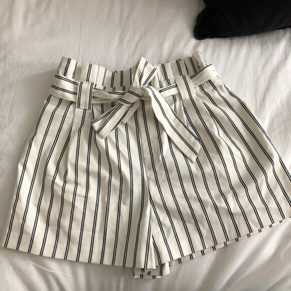 Zara TRF Pleated Belted High Waist Paper Bag Shorts White Striped Size XS New - Picture 5 of 7